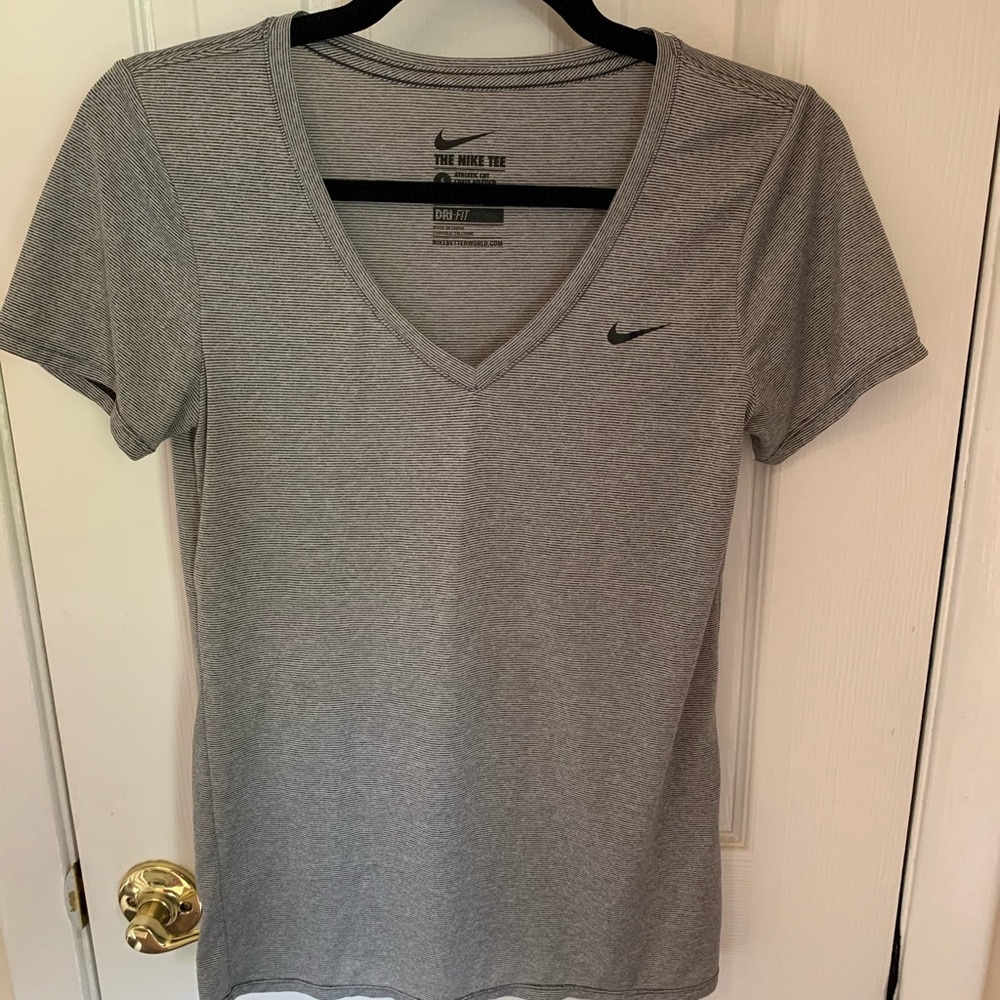 Nike dri-fit workout top. Like new!